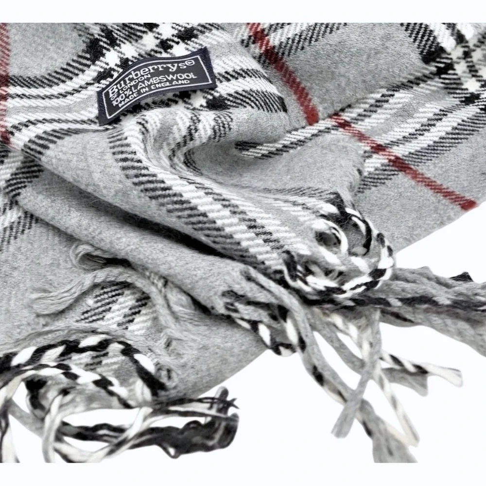 Vintage Burberrys of London Scarf 100% Lambswool Grey Nova Check Plaid Scotland‎